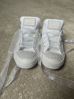 Women’s pearl converse